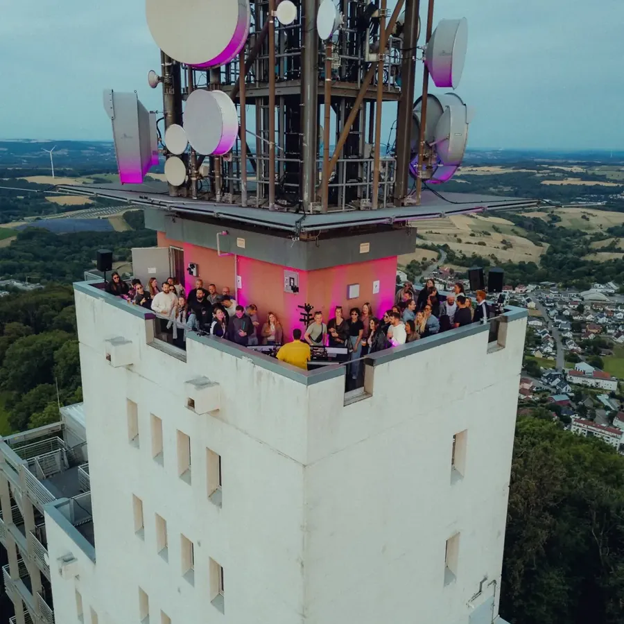 CARSTN und Gäste bei der Sundown Session auf dem Schaumbergturm